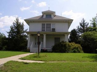 304 N Main St, Sylvan Grove, KS 67481