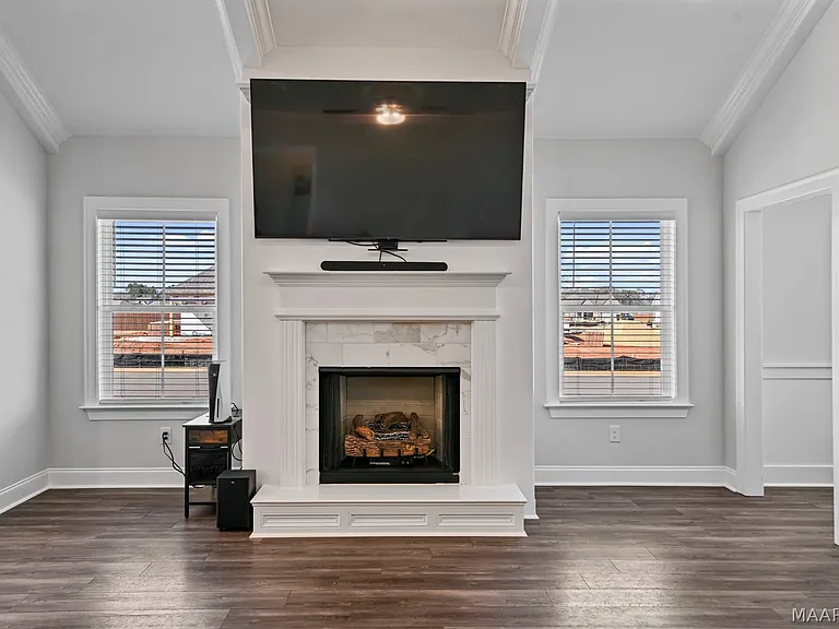 761 Harbin Dr — Photo 7