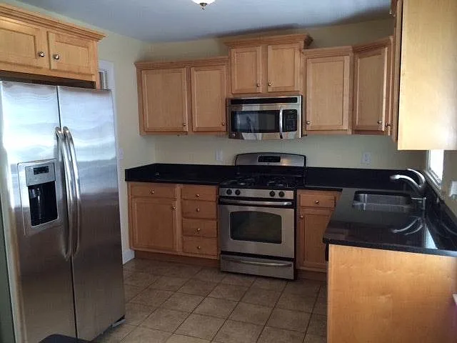 2 bed, 1250 sqft, $1,300 — Photo 3