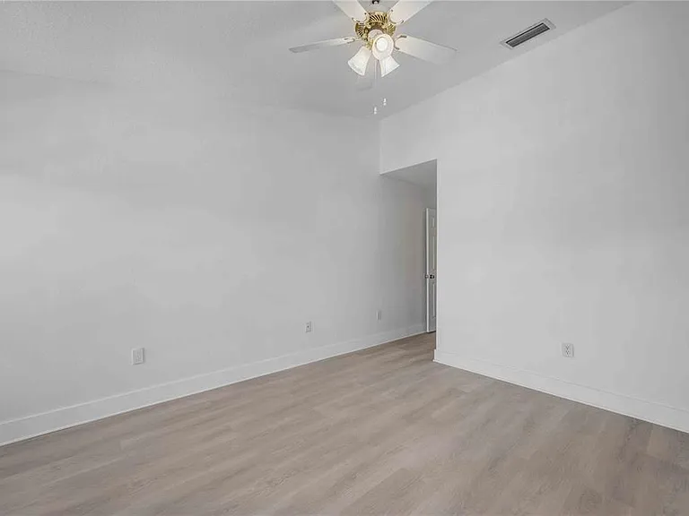 727 Kensington Lake Cir — Photo 35