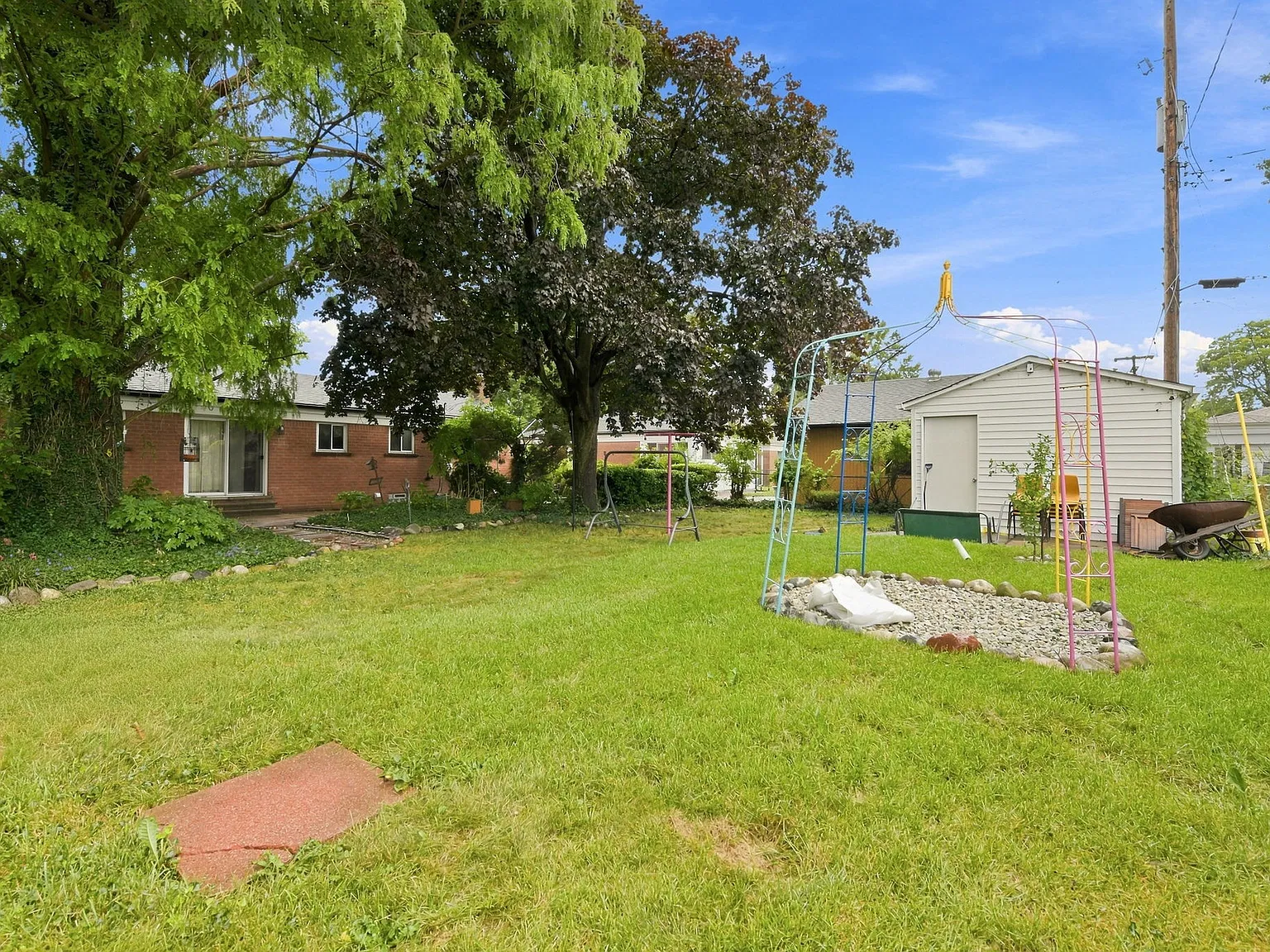 4 bed, 2100 sqft, $1,900 — Photo 4