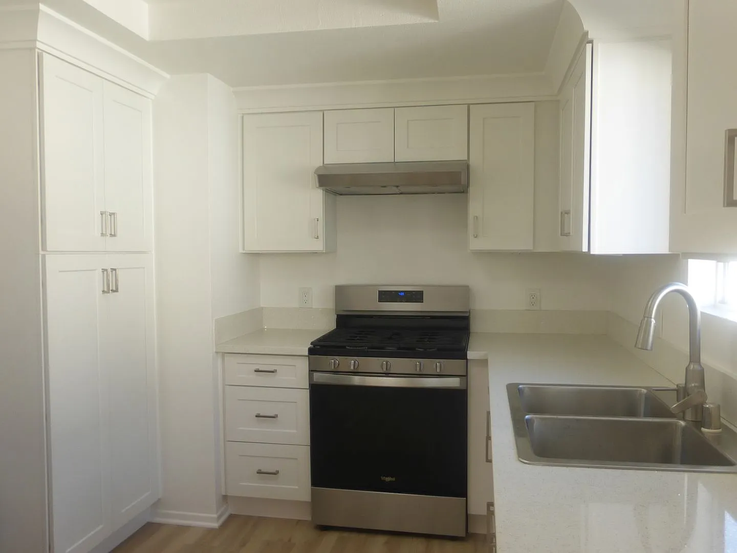 73 — Photo 2