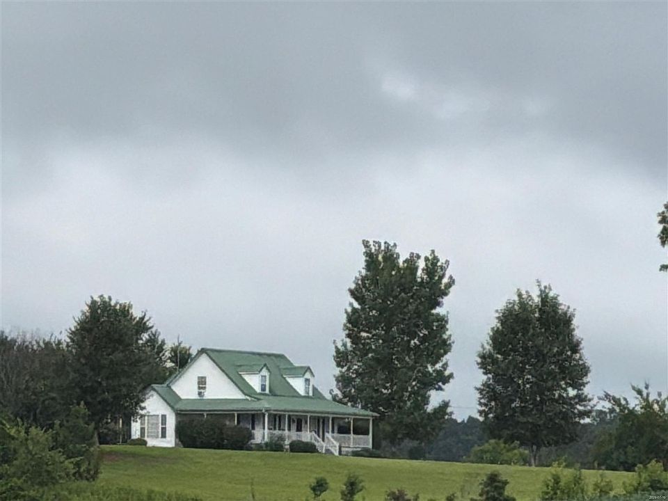 2nd image of 1492 Hamilton Rd
