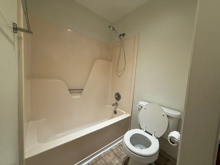 5869 N Garrett St #E — Photo 9