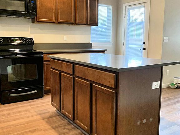 3rd image of 1413 N Northgate Way Unit B