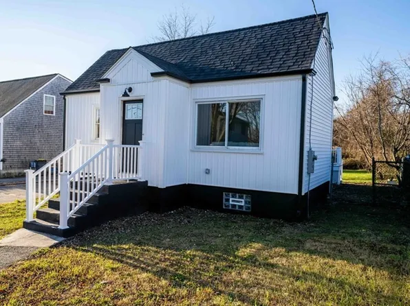 47 Perkins St, Somerset, MA 02725