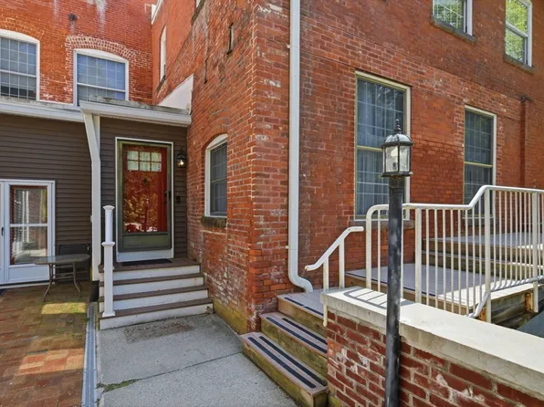 124 College St APT 2, South Hadley, MA 01075