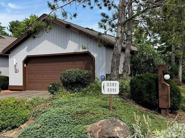 17 Pinewood Dr, Medina, OH 44256