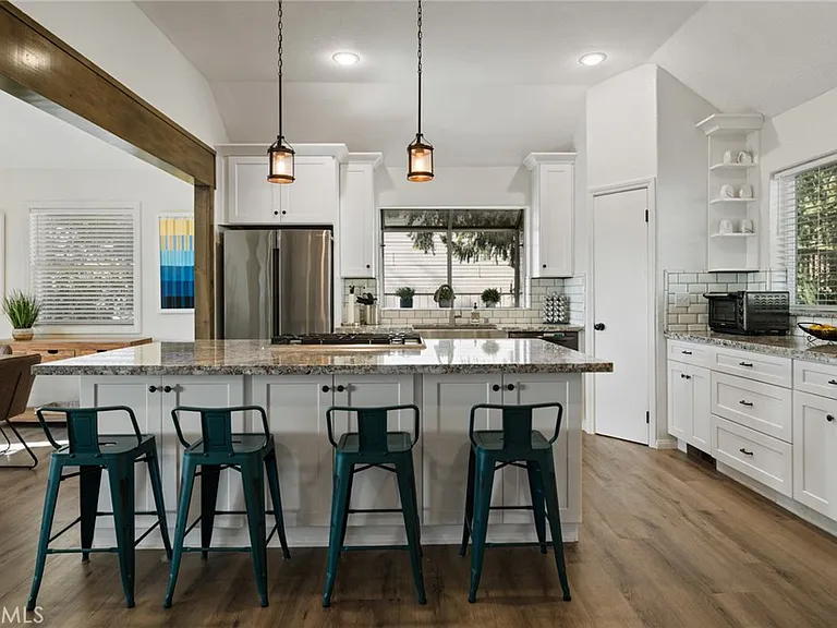 27775 Matterhorn Dr — Photo 3