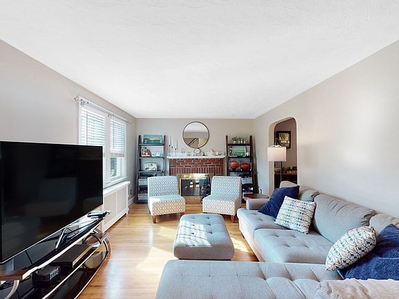 3rd image of 231 Woburn St
