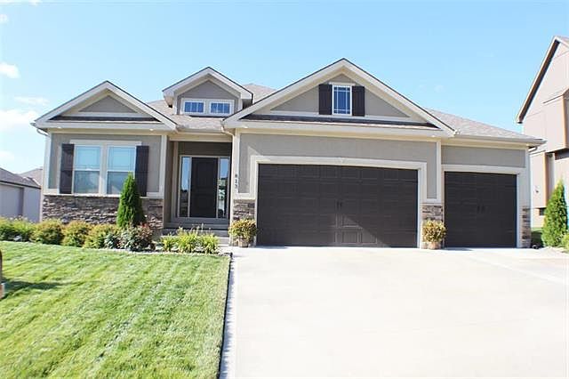 1st image of 813 SE Meadowlark
