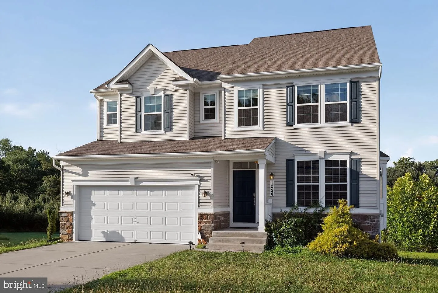 5 bed, 4.5 bath, 3690 sqft, $5,000 — Photo 1