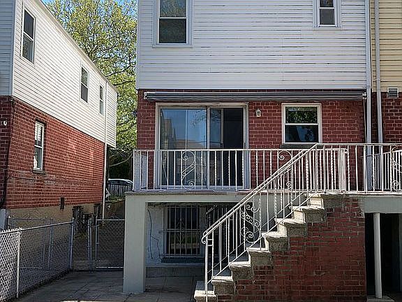 3rd image of 3154 Randall Ave