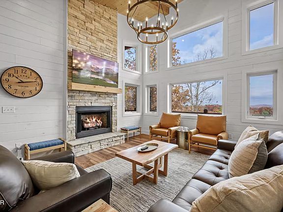 5th image of 2120 Walnut Ct