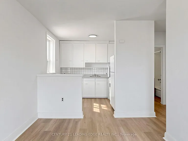 18 Brock St W #3 — Photo 14
