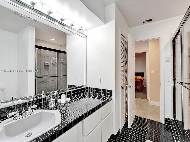 5701 NE 22nd Way — Photo 13