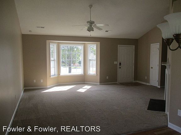 3rd image of 118 Hammond Dr