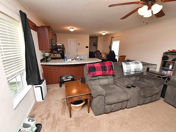 3rd image of 116 Willow Oak Dr
