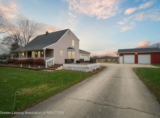 10415 E Tupper Lake Rd, Grand Ledge, MI 48837