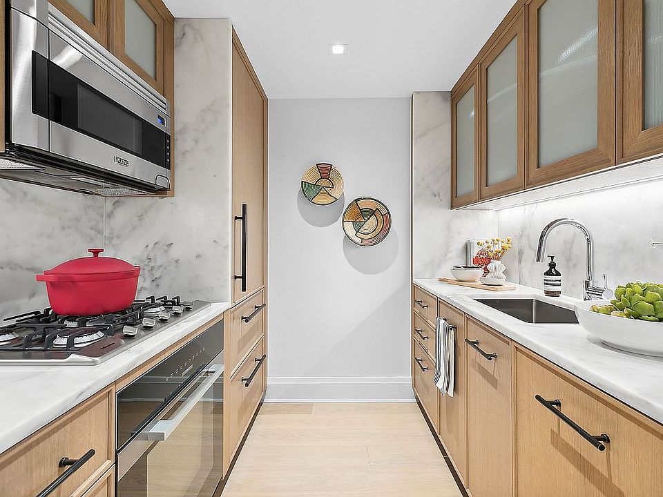 1st image of 210 Warren St #14F