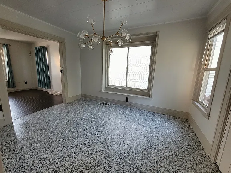 162 Hayward Ave — Photo 4