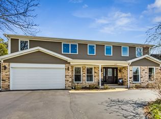 1647 Robin Ln, Glenview, IL 60025