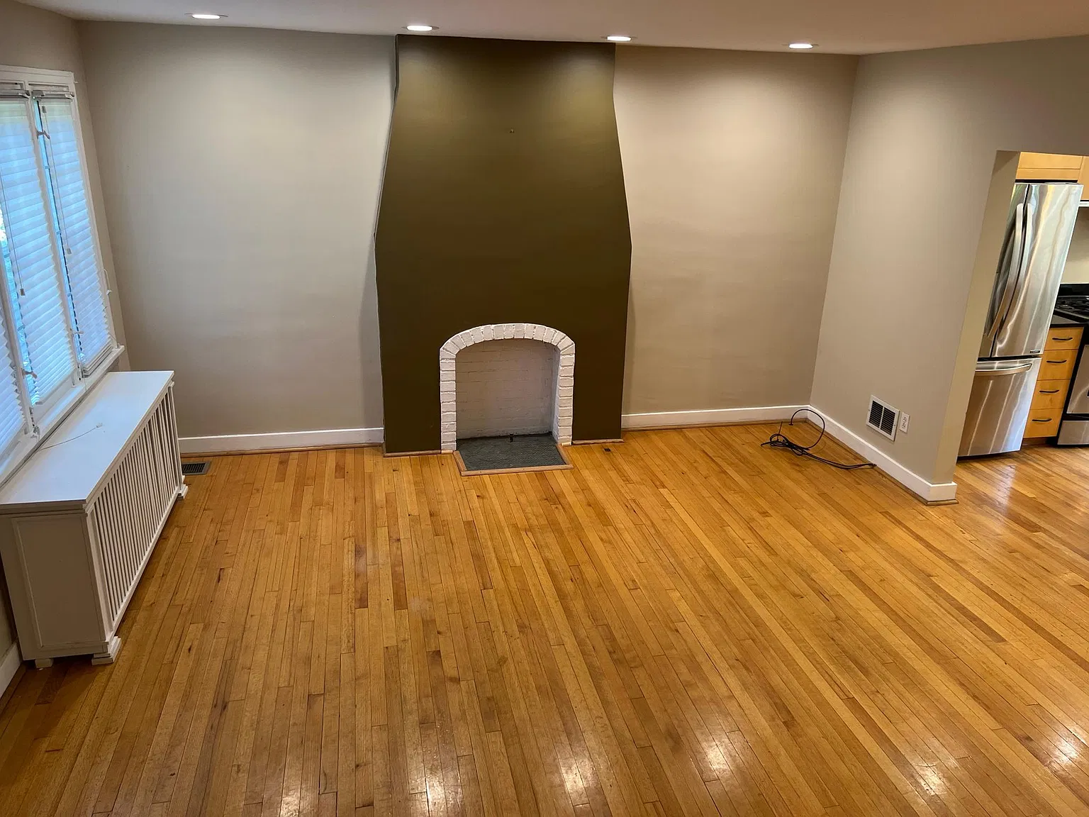 561 S Negley Ave — Photo 2