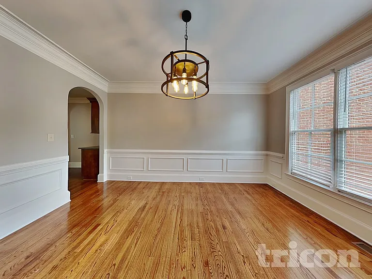 5840 Cool Springs Dr — Photo 4