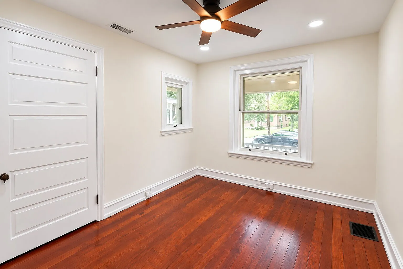 4 bed, 2.5 bath, 3299 sqft, $3,800 — Photo 4