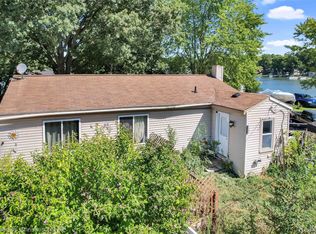 9439 Garforth Dr, White Lake, MI