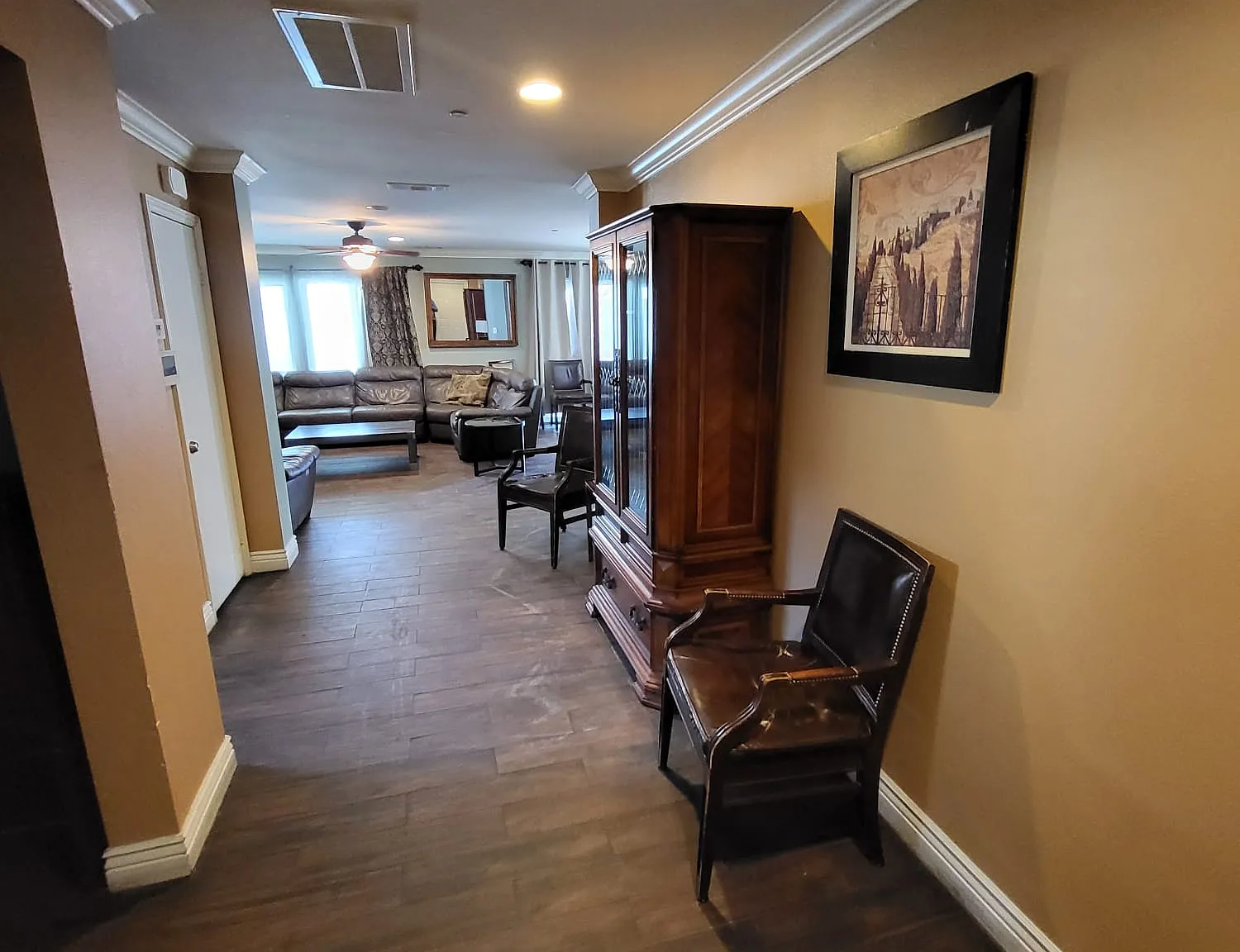 6 bed, 2600 sqft, $5,999 — Photo 4