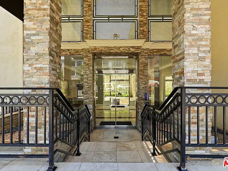 11970 Montana Ave #104 — Photo 34