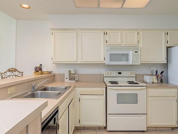 3rd image of 3000 Gulf Blvd APT 107