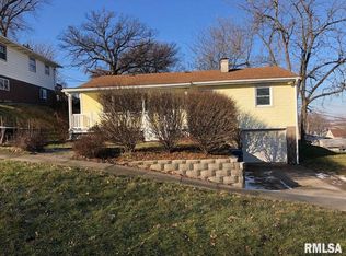 210 17th St, Silvis, IL 61282