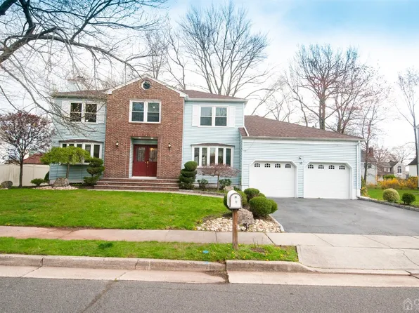10 West Dr, Edison, NJ 08820