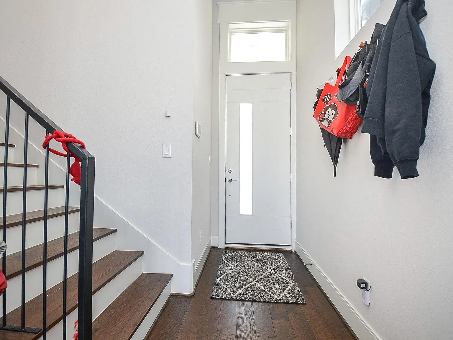 3 bed, 2.5 bath, 2023 sqft, $3,000 — Photo 2