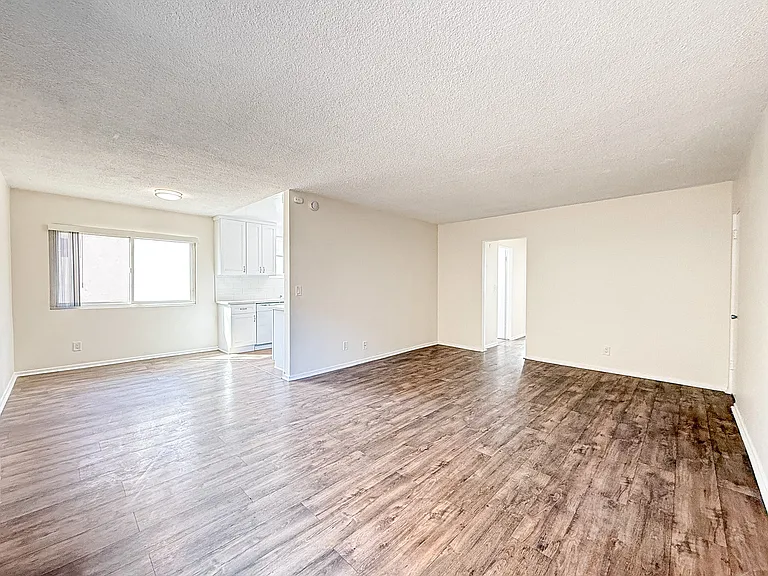 625 E Verdugo Ave #F — Photo 20
