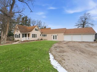 22205 Maple Ln, Woodburn, IN 46797