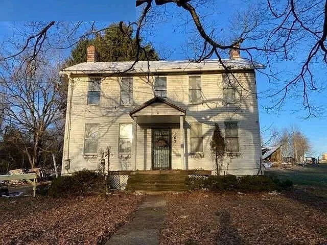 267 E Riverside Rd photo 1