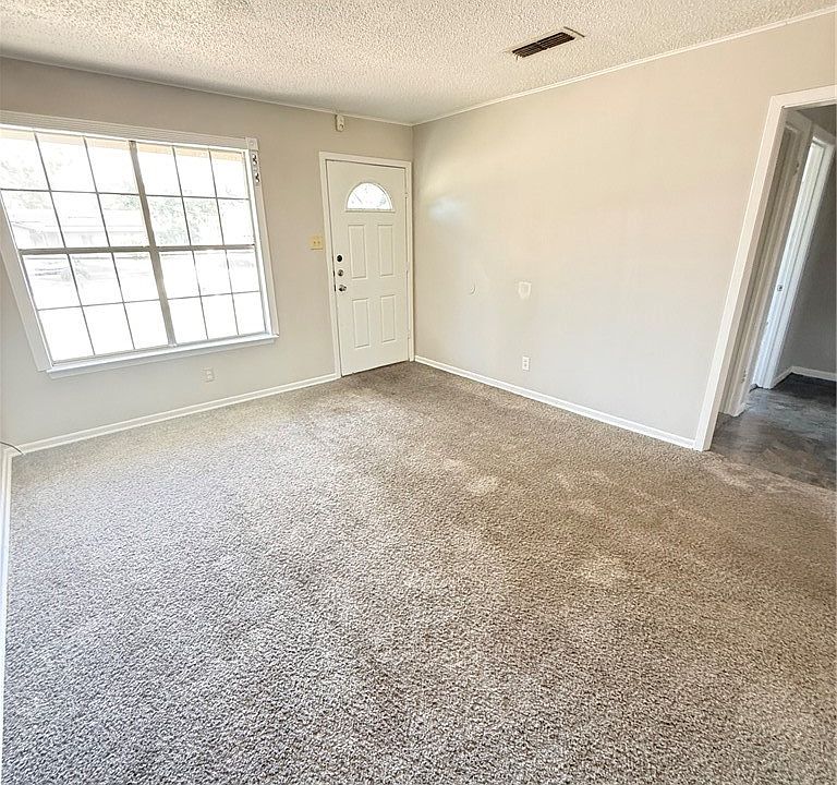 1st image of 1008 Stephen St