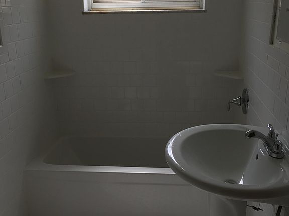 3rd image of 650 Oxford Blvd