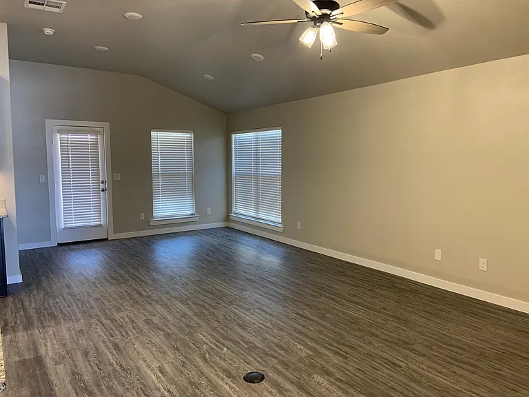 3608 Valencia Ave — Photo 8