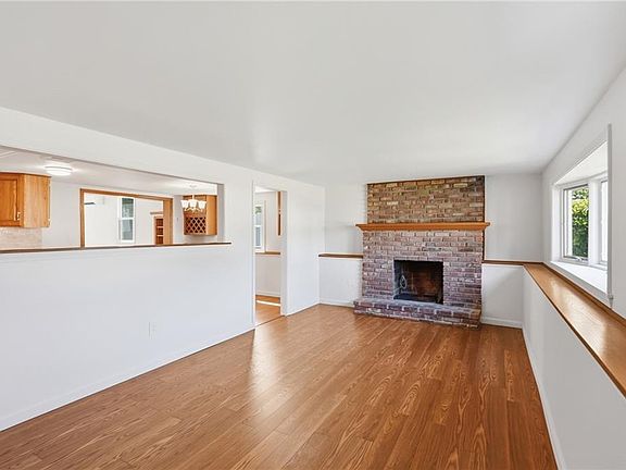 5th image of 4 Roosevelt Dr