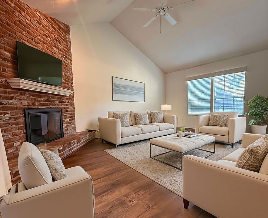 1st image of 901 Cobble Shores Dr
