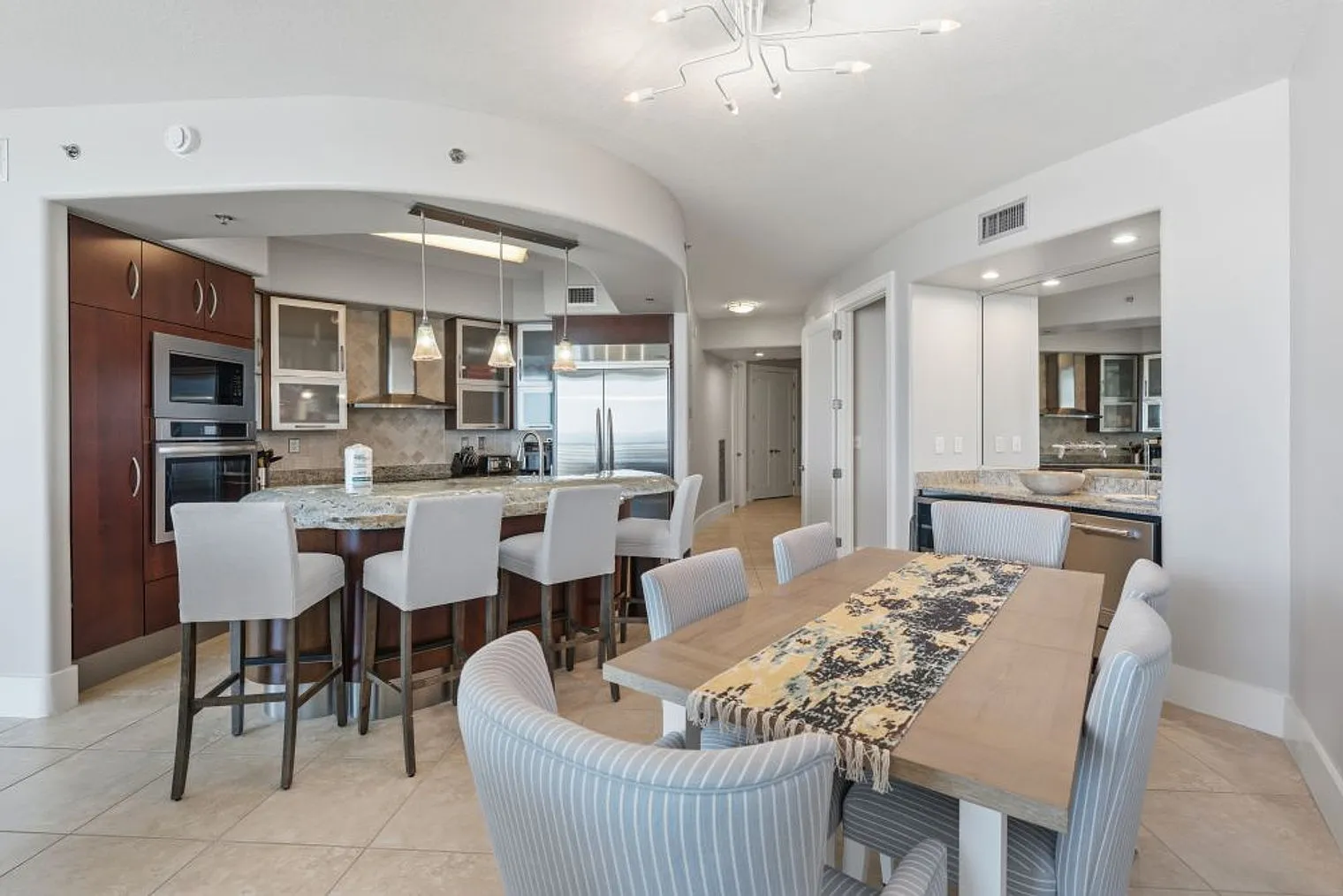 2 bed, 2.0 bath, 1539 sqft, $4,692 — Photo 4