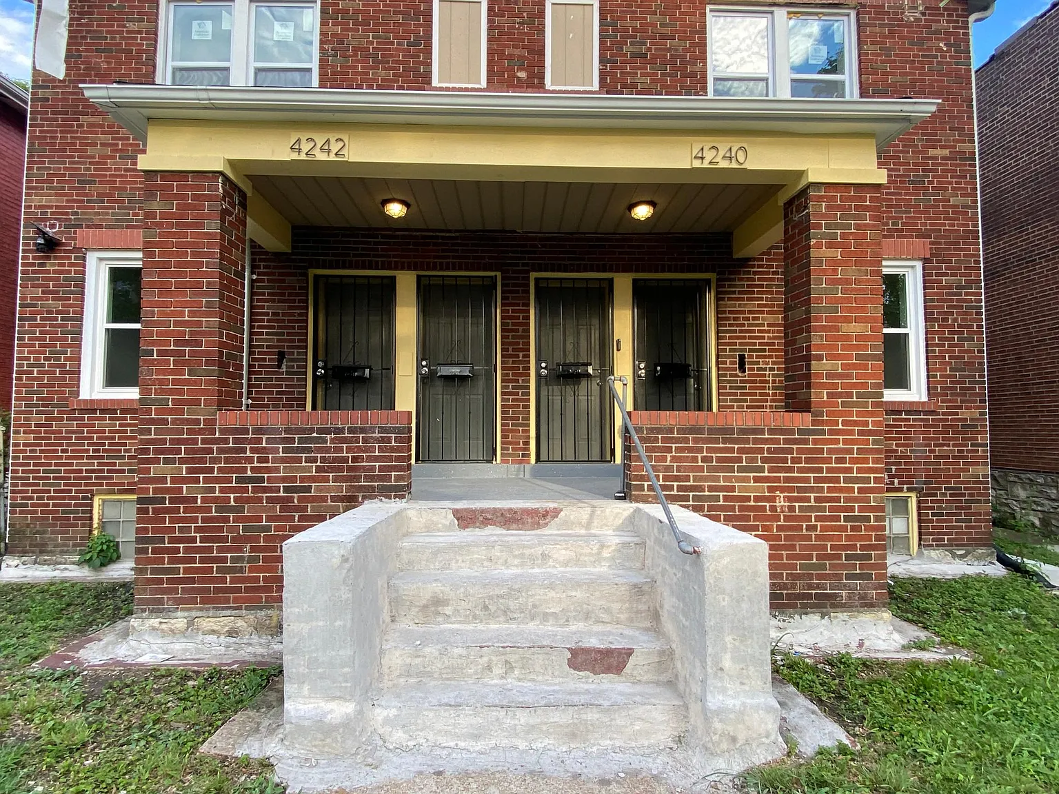 4242 Clarence Ave — Photo 2