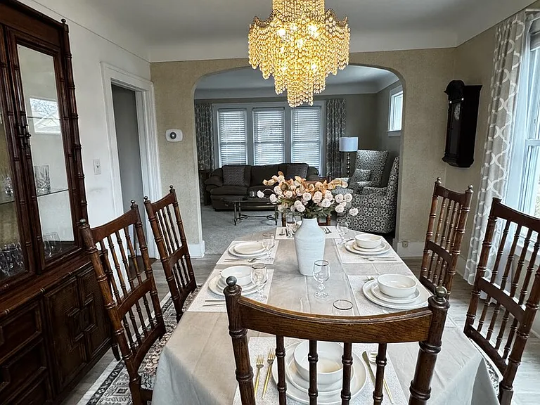 Maple St — Photo 21
