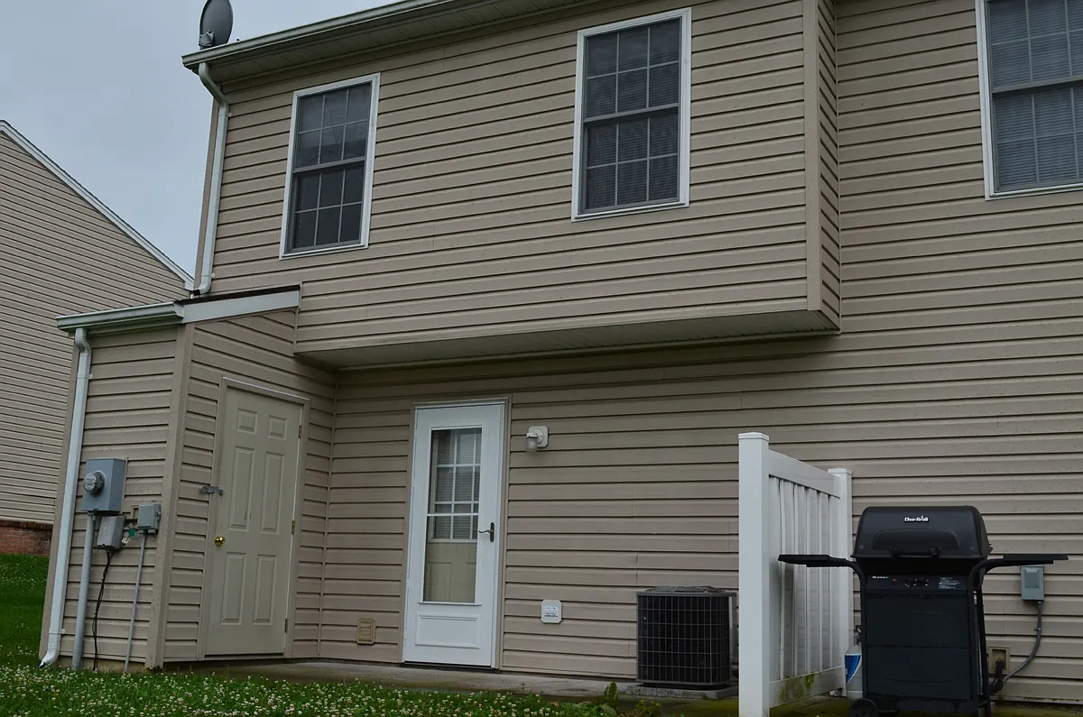 Charming Broadway Townhome — Photo 2
