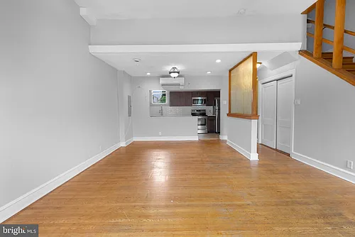 707 W Girard Ave #2F Photo 1