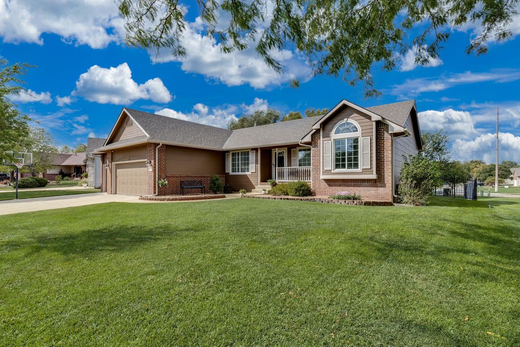 323 S Limuel Ct - Property Image